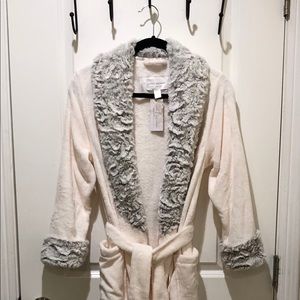 NWT Carole Hochman Robe